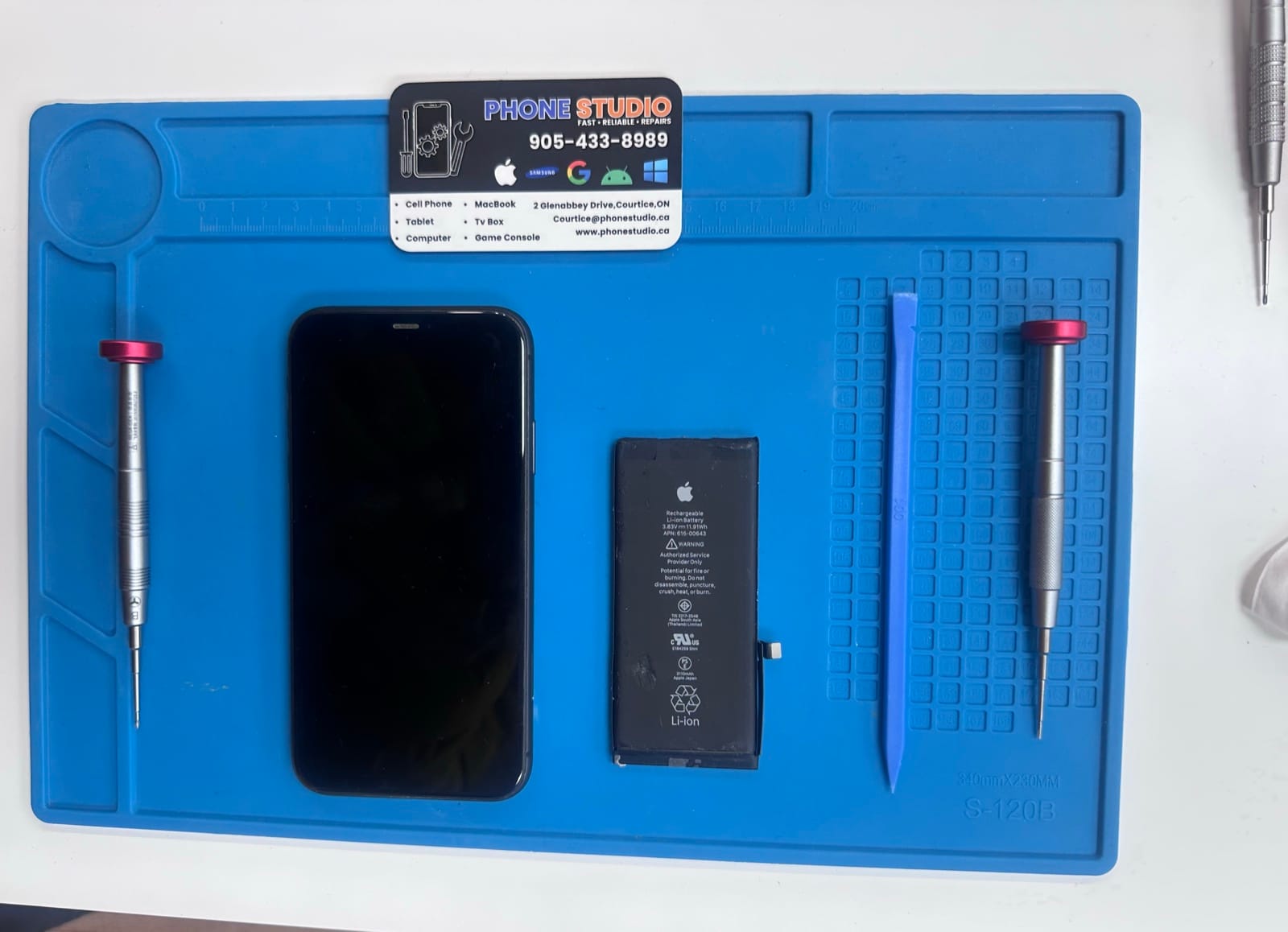 Battery replacement on the Phone Studio bench in Courtice